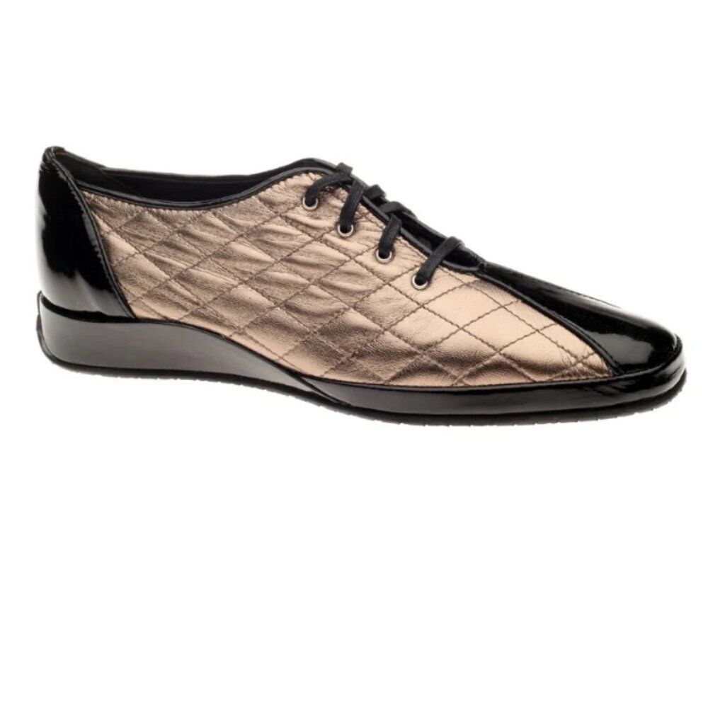 NWOT AMALFI by Rangoni ESSE in Pewter Nappa/Black Lace Up Quilted in Size 5M